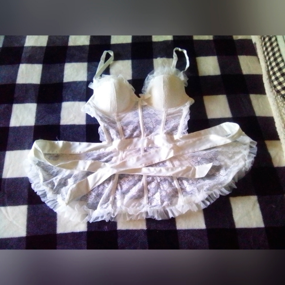 White lingerie Victoria Secret 34C